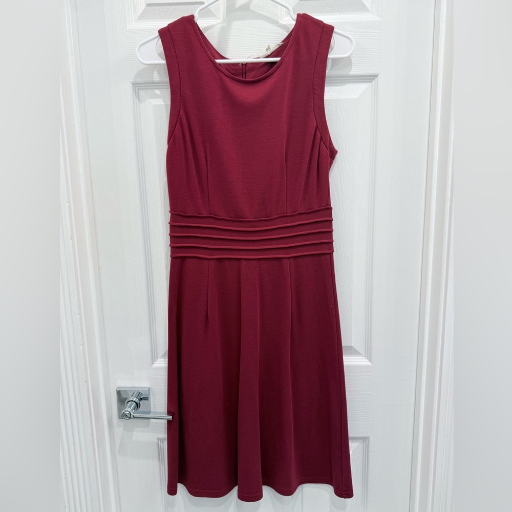 41 Hawthorn Sleeveless Burgundy Midi Dress with Pleated Waistband